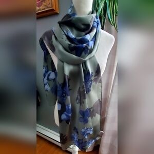 Vince Camuto 100% Silk Blue and Gray Floral Scarf